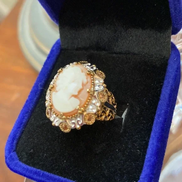 Authentic Carved Shell Cameo Ring Set in Sterling & 18kt Vermeil  NWB   size 5 - Picture 12 of 13
